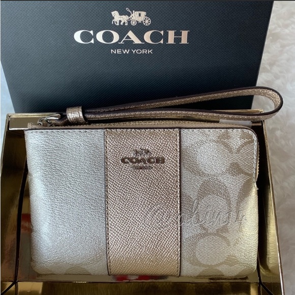 New in Box Coach Signature Corner Zip Wristlet in a Gift Box - Picture 2 of 6